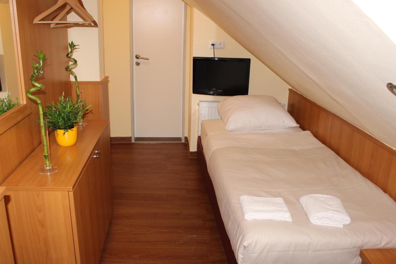 Altan Hotel Hamburg Exterior photo