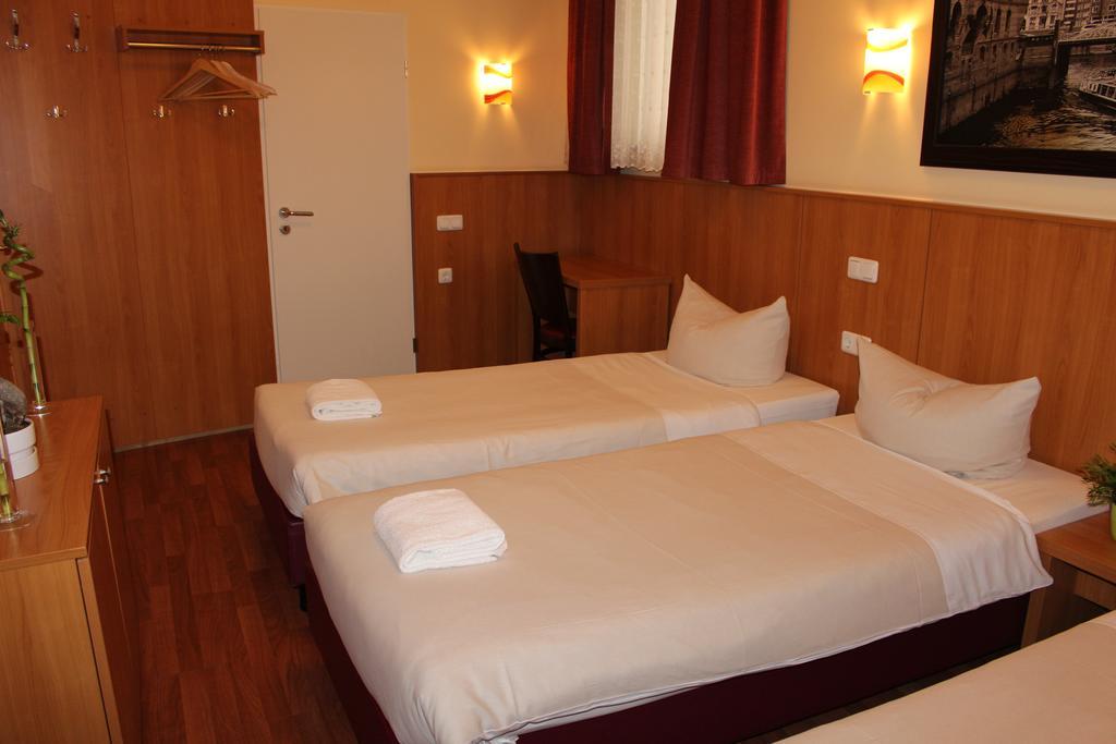Altan Hotel Hamburg Exterior photo